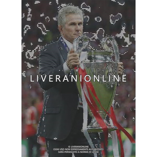 (130526) -- LONDON, May 26, 2013 () -- Jupp Heynckes, head coach of Bayern Munich, holds the trophy after the awarding ceremony for the UEFA Champions League final football match between Borussia Dortmund and Bayern Munich at Wembley Stadium in London, Britain on May 25, 2013. Bayern Munich claimed the title with 2-1.(/Wang Lili) ©Photoshot/AGENZIA ALDO LIVERANI SAS-ITALY ONLY - EDITORIAL USE ONLY
