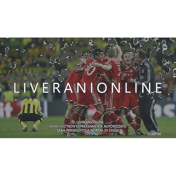 (130526) -- LONDON, May 26, 2013 () -- Plyers of Bayern Munich celebrate after winning the UEFA Champions League final football match between Borussia Dortmund and Bayern Munich at Wembley Stadium in London, Britain on May 25, 2013. Bayern Munich claimed the title with 2-1.(/Wang Lili) ©Photoshot/AGENZIA ALDO LIVERANI SAS-ITALY ONLY - EDITORIAL USE ONLY