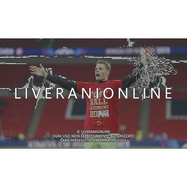 (130526) -- LONDON, May 26, 2013 () -- Manuel Neuer, goalie of Bayern Munich, celebrates after the awarding ceremony for the UEFA Champions League final football match between Borussia Dortmund and Bayern Munich at Wembley Stadium in London, Britain on May 25, 2013. Bayern Munich claimed the title with 2-1.(/Wang Lili) ©Photoshot/AGENZIA ALDO LIVERANI SAS-ITALY ONLY - EDITORIAL USE ONLY