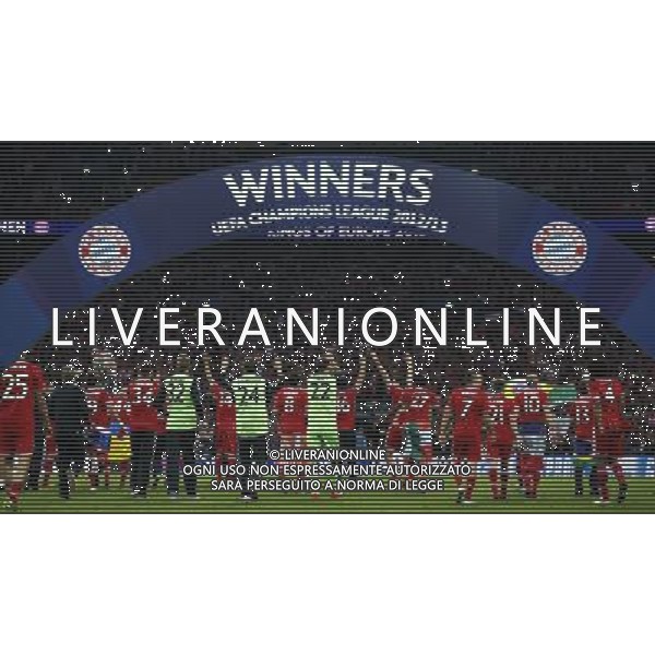 (130526) -- LONDON, May 26, 2013 () -- Players of Bayern Munich celebrate after the awarding ceremony for the UEFA Champions League final football match between Borussia Dortmund and Bayern Munich at Wembley Stadium in London, Britain on May 25, 2013. Bayern Munich claimed the title with 2-1.(/Wang Lili) ©Photoshot/AGENZIA ALDO LIVERANI SAS-ITALY ONLY - EDITORIAL USE ONLY