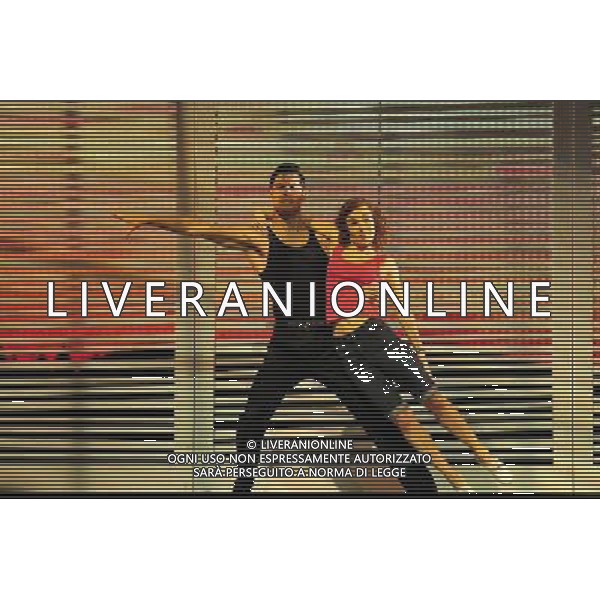 (130528) -- SINGAPORE, May 28, 2013 () -- Artists perform the musical \'Dirty Dancing\' at Singapore\'s Marina Bay Sands Theatre, May 28, 2013. (/Then Chih Wey) (bxq) ©photoshot/AGENZIA ALDO LIVERANI SAS - ITALY ONLY - Artisti ballerini e danzatori si esibiscono nel musical \'Dirty Dancing\' a Marina Bay Sands Theatre di Singapore, 28 maggio 2013.