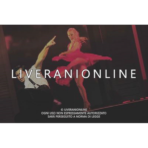 (130528) -- SINGAPORE, May 28, 2013 () -- Artists perform the musical \'Dirty Dancing\' at Singapore\'s Marina Bay Sands Theatre, May 28, 2013. (/Then Chih Wey) (bxq) ©photoshot/AGENZIA ALDO LIVERANI SAS - ITALY ONLY - Artisti ballerini e danzatori si esibiscono nel musical \'Dirty Dancing\' a Marina Bay Sands Theatre di Singapore, 28 maggio 2013.