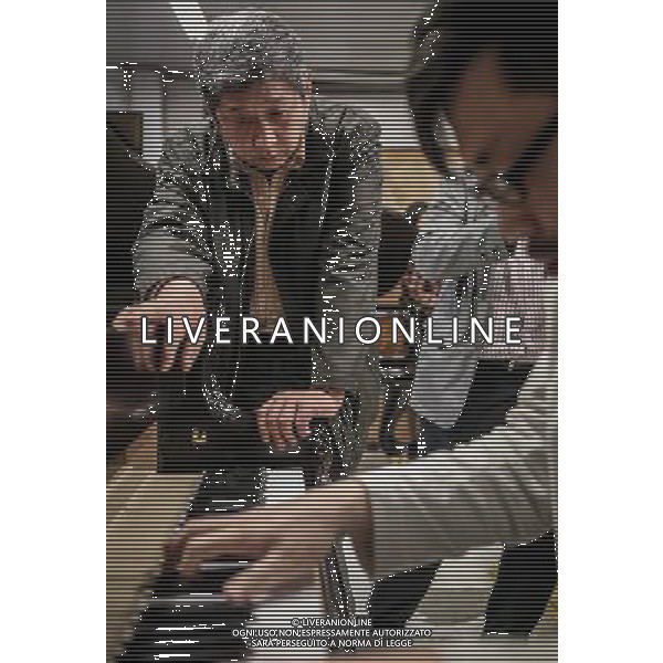 (130528) -- NANJING, May 28, 2013 () -- Photo taken on May 17, 2013 shows Zhang Gangning, a piano maker, listens to young pianist Wu Xiaofeng playing a piano made by Zhang in Nanjing, capital of east China\'s Jiangsu Province. Zhang\'s interest in piano-making started 13 years ago. After shooting pictures for Richard Clayderman\'s concert in 2000, he invested one million RMB (about 163,100 U.S. dollars) he earned through his photo business into piano making. Eight months after Zhang started, he finally successfully made his first piano -- an upright piano whose timbre was not that satisfactory. Zhang invested more into his piano-making dream, even including his own house, all because he wanted to make a grand piano that can compete with the world\'s top pianos. In October 2006, Zhang brought his first grand piano to Music China international instrument exhibition in east China\'s Shanghai Municipality. There Zhang\'s piano caught the eye of Paul Davis, a British pianist, who held a special concert using Zhang\'s piano later. In January 2012, Zhang went to the 110th National Association of Music Merchants (NAMM) Show in Los Angeles, the United States.Currently Zhang is working on the fourth generation of his grand piano. (/Yang Lei)(wjq) ©photoshot/AGENZIA ALDO LIVERANI SAS - ITALY ONLY - Zhang Gangning, un artigiano costruttore di pianoforti a Nanchino, capitale della Cina orientale della provincia di Jiangsu. Zhang sta lavorando alla quarta generazione del suo pianoforte a coda - Nanjing, 28 maggio 2013