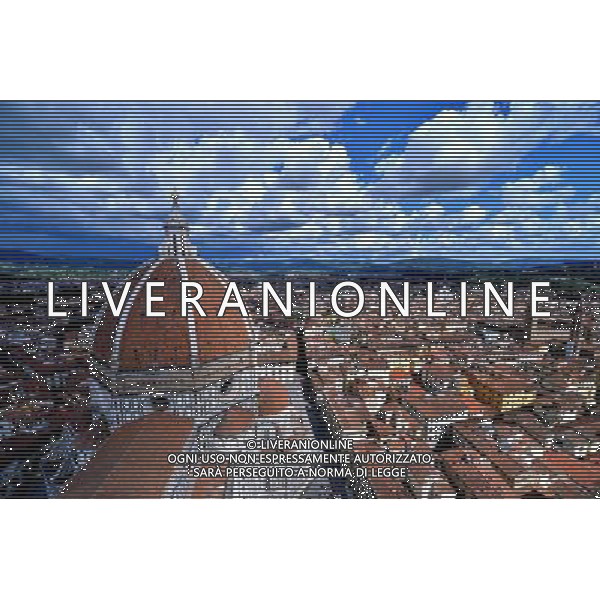 (130528) -- FLORENCE, May 28, 2013 () -- Photo taken on May 26, 2013 shows the scenery of historic center of Florence. Being the capital city of Italy\'s central region Tuscany, Florence, once the country\'s capital back in 19th century, is the regional center of history, business and culture. Dubbed as the birthplace of the Renaissance and cradle of the architecture art, Florence contains numerous buildings and museums from various eras. In 1982, the historic center of Florence was declared a World Heritage Site by UNESCO. (/Xu Nizhi) (srb) ©photoshot/AGENZIA ALDO LIVERANI SAS - ITALY ONLY - Vedute della citta\' di Firenze, Italia, 26 maggio, 2013 Soprannominata la culla del Rinascimento e dell\'arte, contiene numerosi edifici e musei di varie epoche. Nel 1982, il centro storico di Firenze e\' stato dichiarato Patrimonio dell\'Umanita\' dall\'UNESCO.