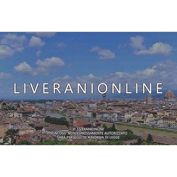 (130528) -- FLORENCE, May 28, 2013 () -- Photo taken on May 26, 2013 shows the scenery of historic center of Florence. Being the capital city of Italy\'s central region Tuscany, Florence, once the country\'s capital back in 19th century, is the regional center of history, business and culture. Dubbed as the birthplace of the Renaissance and cradle of the architecture art, Florence contains numerous buildings and museums from various eras. In 1982, the historic center of Florence was declared a World Heritage Site by UNESCO. (/Xu Nizhi) (srb) ©photoshot/AGENZIA ALDO LIVERANI SAS - ITALY ONLY - Vedute della citta\' di Firenze, Italia, 26 maggio, 2013 Soprannominata la culla del Rinascimento e dell\'arte, contiene numerosi edifici e musei di varie epoche. Nel 1982, il centro storico di Firenze e\' stato dichiarato Patrimonio dell\'Umanita\' dall\'UNESCO.