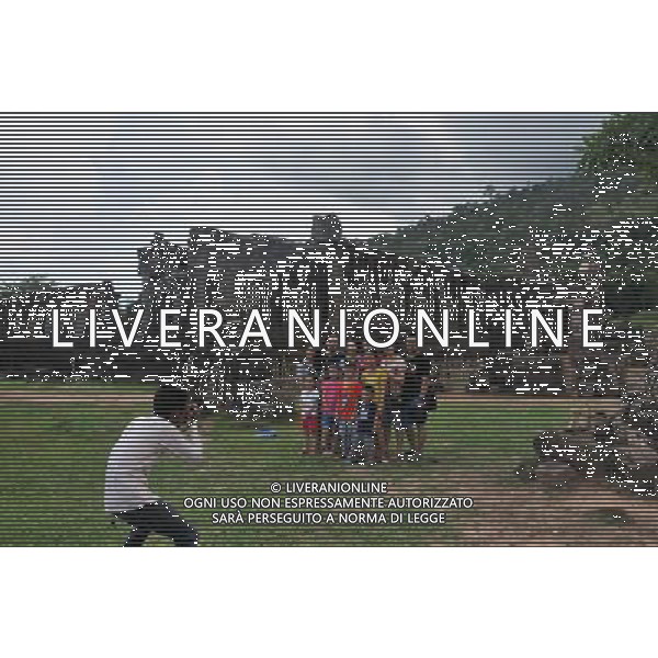 (130529) -- CHAMPASAK, May 29, 2013 () -- Tourists pose for a photo at the Vat Phou Temple Complex, in Champasak in southern Laos, May 28, 2013. The UNESCO\'s World Heritage Vat Phou and Associated Ancient Settlements within the Champasak Cultural Landscape is currently under a joint conservation and restoration project by India, Italy, France and Laos. (/Rong Zhongxia) (zw) AG ALDO LIVERANI SAS ONLY ITALY