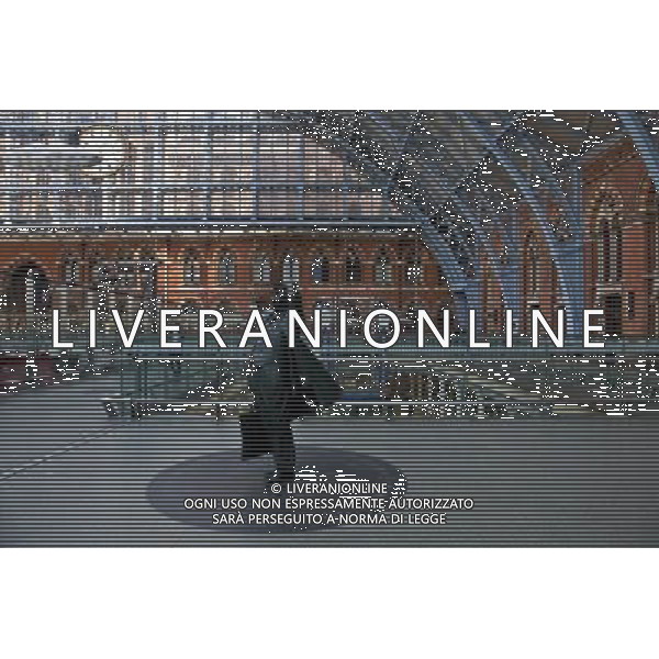 John Betjeman Statue, St Pancras International Train Station, London, England AG ALDO LIVERANI S A S ONLY ITALY