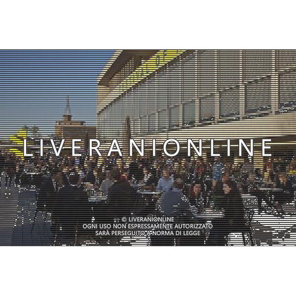 People Eating and Drinking at the Cafes and Restaurants, The Southbank, London, England, AG ALDO LIVERANI S A S ONLY ITALY