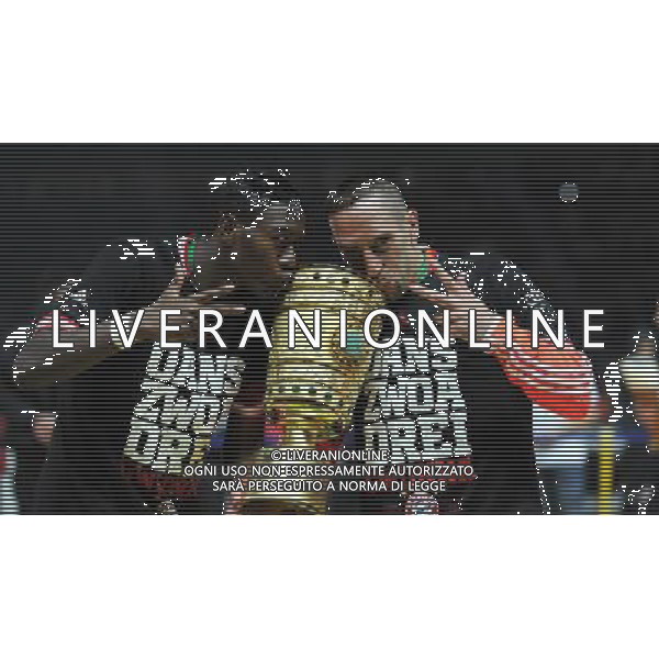 firo Fu§ball, Fussball, DFB Pokal Finale in Berlin, Endspiel DFB Pokal, DFB Pokalfinale 2013, 01.06.2013, FC Bayern MŸnchen, Muenchen - VFB Stuttgart 3:2 Jubel, Freude, David Alaba, Bayern und Franck Ribery, Bayern mit DFB Pokal und mit Oans, Zwoa, Drei, Sieger T-Shirts, Gestik, feiern, Franck Ribery, Bayern kŸsst, kuesst den Pokal $worldrightsEs gelten unsere AGB, einsehbar auf www.firosportphoto.de copyright by firo sportphoto: Coesfelder Stra§e 207Ê 48249 D † L M E N (Duelmen) www.firosportphoto.de mail@firosportphoto.de (V o l k s b a n k B o c h u m - W i t t e n ) BLZ.: 430 601 29 Kt. Nr.: 341 117 100 Tel:Ê 02594-9916004 Fax:Ê 02594-9916005 AG ALDO LIVERANI S A S ONLY ITALY