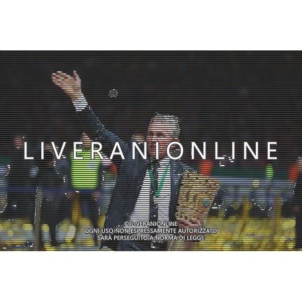 firo Fu§ball, Fussball, 01.06.2013 DFB Pokal Finale Pokalfinale Endspiel 2012/2013 FCB FC Bayern MŸnchen Muenchen - VfB Stuttgart FCB Trainer Jupp Heynckes, Jubel Freude Spa§ lacht Lachen Emotion Torjubel, pokal, Siegerehrung , Gestik, Geste, winkt, abschied $worldrights Es gelten unsere AGB, einsehbar auf www.firosportphoto.de copyright by firo sportphoto: Coesfelder Str.207 48249 DŸlmen www.firosportphoto.de mail@firosportphoto.de (V o l k s b a n k B o c h u m - W i t t e n ) BLZ.: 430 601 29 Kt. Nr.: 341 117 100 Tel:Ê 02594 - 9916004 Fax:Ê02594 - 9916005 AG ALDO LIVERANI S A S ONLY ITALY