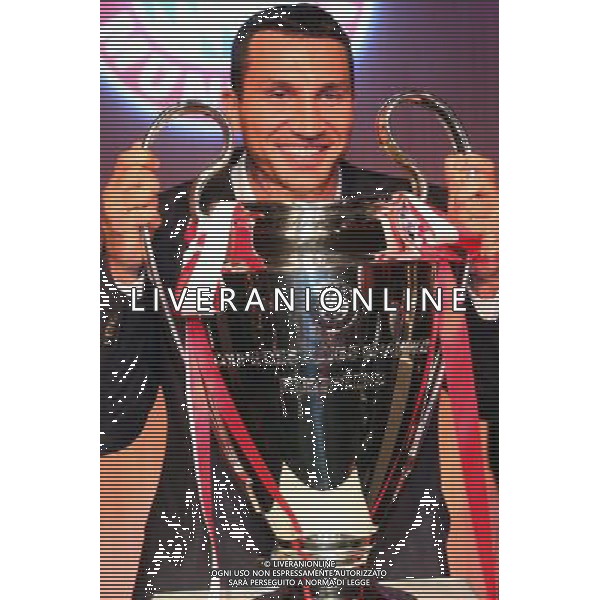 firo FuÃŸball,Fussball, 02.06.2013 DFB Pokalfeier FC Bayern MÃ¼nchen Pokalsieger BERLIN, GERMANY - JUNE 01: Vladimir Klitschko poses with the Champions League Winners trophy during the FC Bayern Muenchen Champions party after winning the German DFB Cup finale at Deutsche Telekom represantive house on June 1, 2013 in Berlin, Germany. $worldrightsEs gelten unsere AGB, einsehbar auf www.firosportphoto.de Poolfoto copyright by firo sportphoto: Coesfelder StraÃŸe 207 48249 DÃ¼lmen Duelmen www.firosportphoto.de mail@firosportphoto.de (V o l k s b a n k B o c h u m - W i t t e n ) BLZ.: 430 601 29 Kt. Nr.: 341 117 100 Tel:Â  0209 - 9304402 Fax:Â  0209 - 9304443 AG ALDO LIVERANI S A S ONLY ITALY
