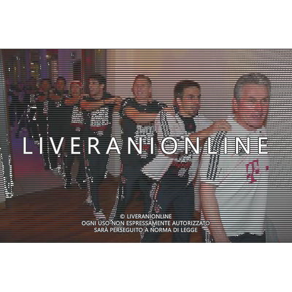 firo FuÃŸball,Fussball, 02.06.2013 DFB Pokalfeier FC Bayern MÃ¼nchen Pokalsieger BERLIN, GERMANY - JUNE 01: Jupp Heynckes (R), head coach of Bayern Muenchen, arrives with his palyers for the FC Bayern Muenchen Champions party after winning the German DFB Cup finale at Deutsche Telekom represantive house on June 1, 2013 in Berlin $worldrightsEs gelten unsere AGB, einsehbar auf www.firosportphoto.de Poolfoto copyright by firo sportphoto: Coesfelder StraÃŸe 207 48249 DÃ¼lmen Duelmen www.firosportphoto.de mail@firosportphoto.de (V o l k s b a n k B o c h u m - W i t t e n ) BLZ.: 430 601 29 Kt. Nr.: 341 117 100 Tel:Â  0209 - 9304402 Fax:Â  0209 - 9304443 AG ALDO LIVERANI S A S ONLY ITALY