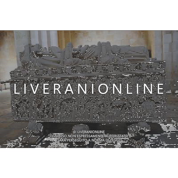 (130531) -- LISBON, May 31, 2013 () -- Photo taken on May 30, 2013 shows the kistvaen of Ines de Castro, mistress of King Pedro I, in the Alcobaca Monastery in Alcobaca, central Portugal. The Alcobaca Monastery is a mediaeval Roman Catholic monastery. It was built in the reign of the first Portuguese king, Afonso Henriques, in 1153. The Alcobaca Monastery was listed by the UNESCO as a world heritage site in 1989. (/Zhang Liyun) (yc) AG ALDO LIVERANI S A S ONLY ITALY