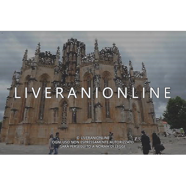 (130531) -- LISBON, May 31, 2013 () -- Photo taken on May 29, 2013 shows the Monastery of Batalha in Batalha, central Portugal. The Monastery of Batalha is one of the best and original examples of Late Gothic architecture in Portugal, intermingled with the Manueline style. It was built to commemorate the victory of the Portuguese over the Castilians at the battle of Aljubarrota in 1385. The Monastery of Alcobaca was listed by the UNESCO as a world heritage site in 1983. (/Zhang Liyun) (yc) AG ALDO LIVERANI S A S ONLY ITALY