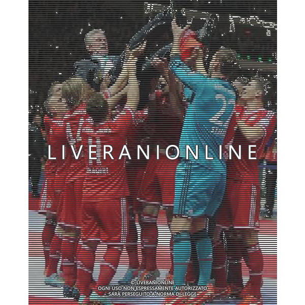 (130602) -- BERLIN, June 2, 2013 () -- Bayern Munich\'s players lift head coach Jupp Heynckes as they celebrate victory against VfB Stuttgart in the German soccer cup (DFB Pokal) final match in Berlin, Germany, June 1, 2013. Bayern Munich won 3-2 and became the first German club to wrap up a historic treble including the Bundesliga title, German Cup and UEFA Champions League. (/Luo Huanhuan) AG ALDO LIVERANI SAS ONLY ITALY