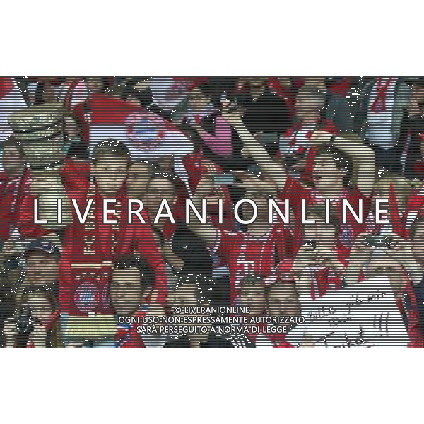 (130602) -- BERLIN, June 2, 2013 () -- Bayern Munich\'s fans celebrate the team\'s victory against VfB Stuttgart in the German soccer cup (DFB Pokal) final match in Berlin, Germany, June 1, 2013. Bayern Munich won 3-2 and became the first German club to wrap up a historic treble including the Bundesliga title, German Cup and UEFA Champions League. (/Luo Huanhuan) AG ALDO LIVERANI SAS ONLY ITALY