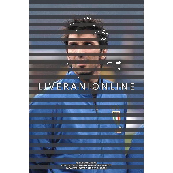 MILANO,26-03-05 DFP/FOTO GIORGIO RAVEZZANI ITALIA-SCOZIA: GIANLUIGI BUFFON AG ALDO LIVERANI S A S