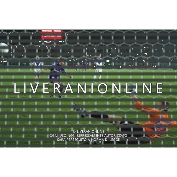 BRESCIA-FIORENTINA COPPA ITALIA TIM CUP 29/09/04 NELLA FOTO IL RIGORE DEL PAREGGIO DI FONTANA FOTO FILIPPO VENEZIA/AGENZIA ALDO LIVERANI