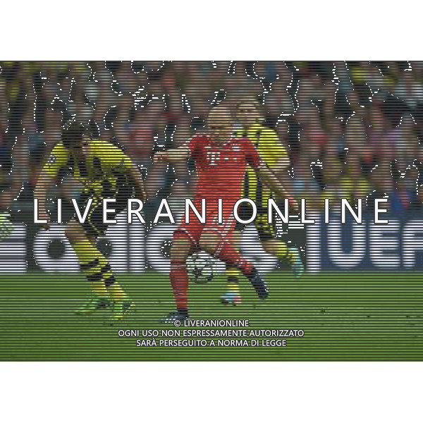Arjen Robben Bayern Munich Champions League Final 2013 Mats Hummels Borussia Dortmund Borussia Dortmund V Bayern Munich 25/05/13 UEFA Champions League Final 2013 at Wembley Stadium Photo: Robin Parker Fotosports International ©photoshot/AGENZIA ALDO LIVERANI SAS - ITALY ONLY - Borussia Dortmund - Bayern Monaco UEFA Champions League 2012/2013 Finale Londra - 25.05.2013