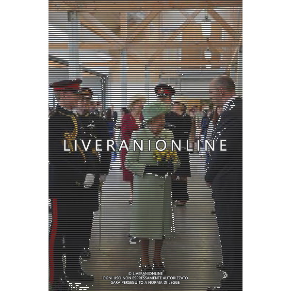 HM The Queen, Captain General of The Royal Artillery on a visit to The King\'s Troop, Royal Horse Artillery to King George VI Lines, Woolwich on Friday 31st May 2013 ©photoshot/AGENZIA ALDO LIVERANI SAS - ITALY ONLY - REALI INGLESI: La Regina Elisabetta II d\'inghiletrra in visita alle truppe della Royal Horse Artillery a re Giorgio VI Lines, Woolwich 31 maggio, 2013