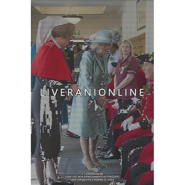 Camilla, the Duchess of Cornwall meets Chelsea Pensioners at the Royal Hospital before attending the annual Founders day parade. ©photoshot/AGENZIA ALDO LIVERANI SAS - ITALY ONLY - REALI INGLESI: Camilla, Duchessa di Cornovaglia incontra i pensionati di Chelsea al Royal Hospital prima della Founders annuale Day Parade