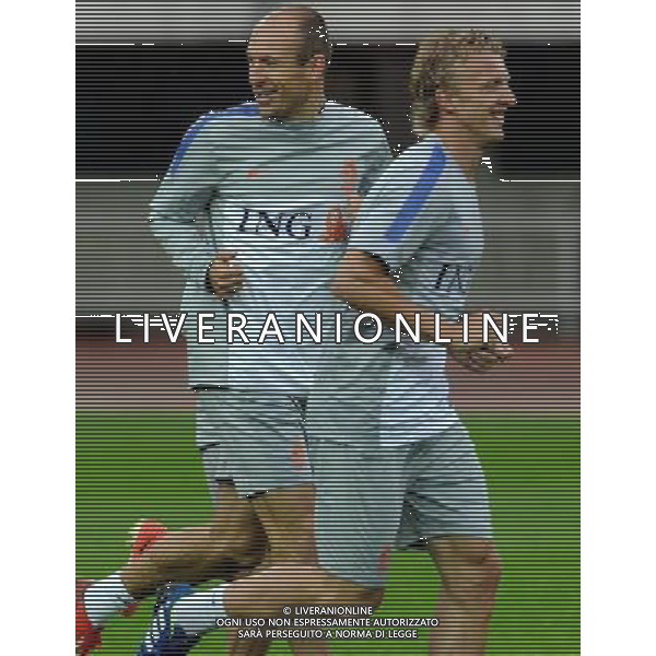 Bildnummer: 13769827 Datum: 09.06.2013 Copyright: / (130609) -- BEIJING, June 9, 2013 () -- Dutch national soccer player Arjen Robben (L) and Dirk Kuyt run in a training session at Beijing Worker Stadium in Beijing, capital of China, June 9, 2013. The visiting Dutch team will play China for a friendly match on Monday. (/Gong Lei) (SP)CHINA-BEIJING-FRIENDLY SOCCER MATCH-NETHERLANDS VS CHINA-TRAINING (CN) PUBLICATIONxNOTxINxCHN ; Fussball Nationalteam Training xsp x0x 2013 hoch Highlight premiumd Image number 13769827 date 09 06 2013 Copyright Beijing June 9 2013 Dutch National Soccer Player Arjen seals l and Dirk Kuyt Run in A Training Session AT Beijing Worker Stage in Beijing Capital of China June 9 2013 The Visiting Dutch team will Play China for A Friendly Match ON Monday Gong Lei SP China Beijing Friendly Soccer Match Netherlands vs China Training CN PUBLICATIONxNOTxINxCHN Football National team Training x0x 2013 vertical Highlight premiumd AG ALDO LIVERANI SAS ONLY ITALY