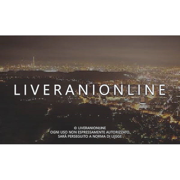 (130610) -- TAIPEI, June 10, 2013 () -- Photo taken on May 29, 2013 shows a night overlook of Taipei, southeast China\'s Taiwan. (/Tao Ming) (zwx) ©photoshot/AGENZIA ALDO LIVERANI SAS - ITALY ONLY - Veduta aerea panoramica della citta\' di Taipei, della Cina sud-orientale di Taiwan.