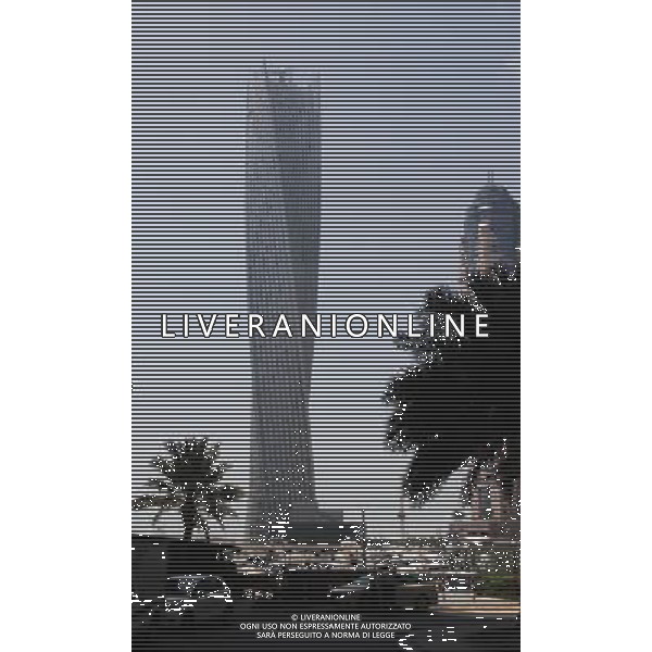 (130612) -- DUBAI, June 12, 2013 () -- Photo taken on June 11, 2013 shows the Cayan Tower in Dubai\'s prestigious Marina district, the United Arab Emirates (UAE). Saudi developer Cayan inaugurated late Monday the opening of the 73-storey, 310-meter-high Cayan Tower in Dubai\'s prestigious Marina district. (/Li Zhen) (jl) ©photohsot/AGENZIA ALDO LIVERANI SAS - ITALY ONLY - La Torre Cayan di 73 piani, con 310 metri di altezza nel prestigioso quartiere di Marina di Dubai, negli Emirati Arabi Uniti 11 giugno 2013
