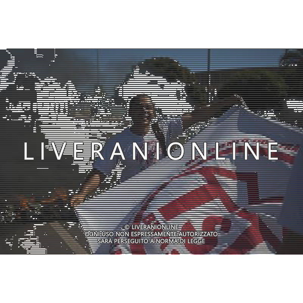 (130614) -- BRASILIA, June 14, 2013 () -- A man holds a banner during a protest in front of the Mane Garrincha National Stadium, in Brasilia, Brazil, on June 14, 2013. The 2013 FIFA Confederations Cup will be held from June 15 to 30, 2013. (/Guillermo Arias) (tm) (py) ©photoshot/AGENZIA ALDO LIVERANI SAS - ITALY ONLY - Manifestazioni e preparativi per l\'apertura della Confederations Cup di calcio Brasile 2013 in Brasile 14 giugno 2013. La FIFA Confederations Cup si terra\' dal 15 al 30 giugno 