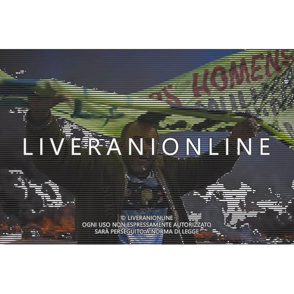 (130614) -- BRASILIA, June 14, 2013 () -- A man holds a banner during a protest in front of the Mane Garrincha National Stadium, in Brasilia, Brazil, on June 14, 2013. The 2013 FIFA Confederations Cup will be held from June 15 to 30, 2013. (/Guillermo Arias) (tm) (py) ©photoshot/AGENZIA ALDO LIVERANI SAS - ITALY ONLY - Manifestazioni e preparativi per l\'apertura della Confederations Cup di calcio Brasile 2013 in Brasile 14 giugno 2013. La FIFA Confederations Cup si terra\' dal 15 al 30 giugno 