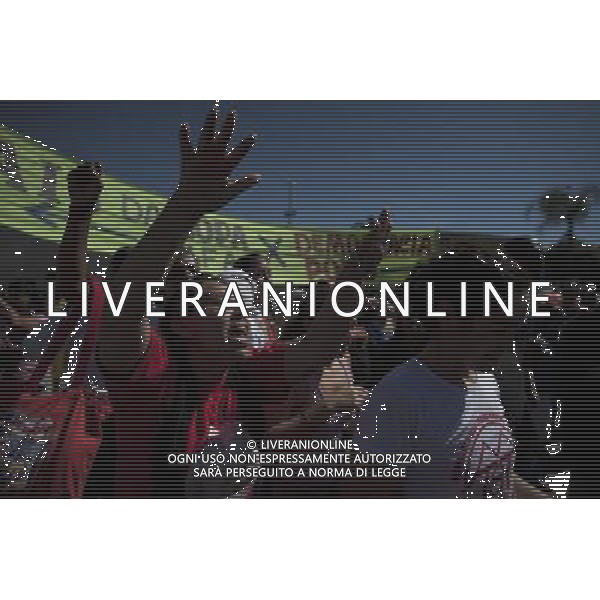 (130615) -- BRASILIA, June 15, 2013 () -- Residents attend a protest in front of the Mane Garrincha National Stadium, in Brasilia, Brazil, on June 14, 2013. The 2013 FIFA Confederations Cup will be held from June 15 to June 30, 2013. (/Guillermo Arias) (py) ©photoshot/AGENZIA ALDO LIVERANI SAS - ITALY ONLY - Manifestazioni e preparativi per l\'apertura della Confederations Cup di calcio Brasile 2013 in Brasile 14 giugno 2013. La FIFA Confederations Cup si terra\' dal 15 al 30 giugno 