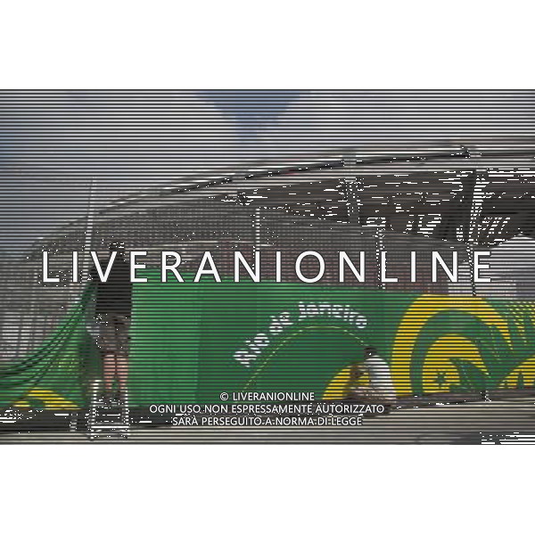 (130615) -- RIO DE JANEIRO, June 15, 2013 () -- Volunteers work in the preparations for the opening of FIFA Confederations Cup Brazil 2013 in Maracana Stadium, in Rio de Janeiro, Brazil, on June 14, 2013. The FIFA Confederations Cup Brazil 2013 will be held from June 15 to June 30. (/StraffonImages) (itm) (sp) ©photoshot/AGENZIA ALDO LIVERANI SAS - ITALY ONLY - Manifestazioni e preparativi per l\'apertura della Confederations Cup di calcio Brasile 2013 in Brasile 14 giugno 2013. La FIFA Confederations Cup si terra\' dal 15 al 30 giugno 