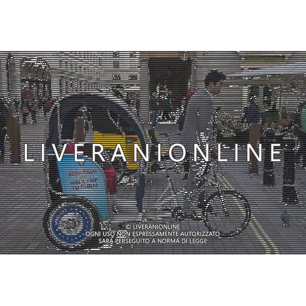 Pedicab and Driver, Covent Garden, London, England AG ALDO LIVERANI SAS ONLY ITALY