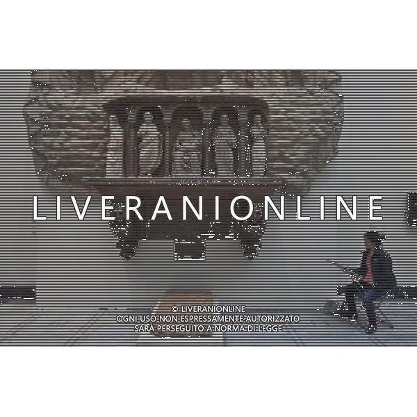 Woman Drawing, The Victoria And Albert Museum, London, England AG ALDO LIVERANI SAS ONLY ITALY