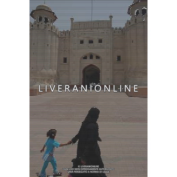 (130611) -- LAHORE, June 11, 2013 -- Tourists walk past the gate of the Fort in Lahore, Pakistan, June 11, 2013. The fort contains marble palaces and mosques decorated with mosaics and gilt. The Fort in Lahore was listed by United Nations Educational, Scientific and Cultural Organization (UNESCO) as a world heritage in 1981. (/Zhang Yong) (zhf) ©Photoshot/AGENZIA ALDO LIVERANI SAS-ITALY ONLY - EDITORIAL USE ONLY