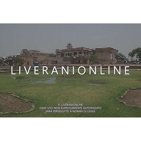 (130611) -- LAHORE, June 11, 2013 -- A gardener works in the Fort in Lahore, Pakistan, June 11, 2013. The fort contains marble palaces and mosques decorated with mosaics and gilt. The Fort in Lahore was listed by United Nations Educational, Scientific and Cultural Organization (UNESCO) as a world heritage in 1981. (/Zhang Yong) (zhf) ©Photoshot/AGENZIA ALDO LIVERANI SAS-ITALY ONLY - EDITORIAL USE ONLY