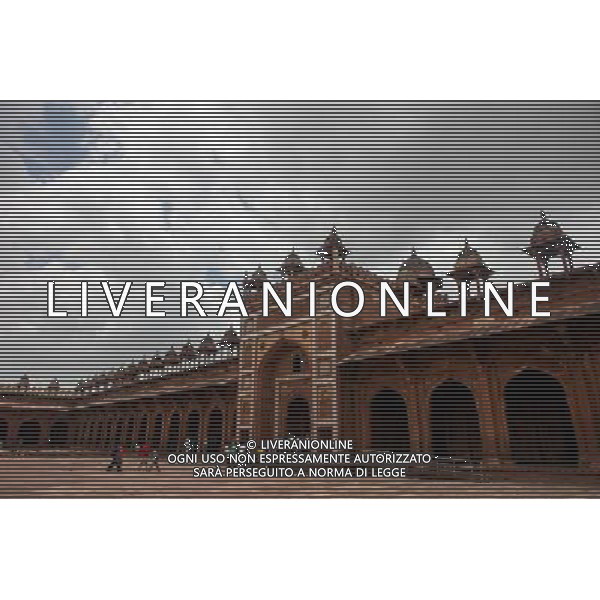 (130618) -- AGRA, June 18, 2013 () -- People visit the Jama Masjid of Fatehpur Sikri in Agra, Uttar Predesh, India, June 15, 2013. Fatehpur Sikri, meaning the City of Victory, was built during the second half of the 16th century by the Mughal Emperor Akbar. Due to the shortage of water, it served as the capital of the Mughal Empire for only some 10 years. The well-preserved complex of monuments and temples, all in a uniform architectural style, showed the combination of Hindu and Islamic cultures during the Mughal times, including one of the largest mosques in India, the Jama Masjid. The Fatehpur Sikri was enlisted as the World Heritage by the United Nations Educational, Scientific and Cultural Organization in 1986. (/Zheng Huansong)(srb) ©Photoshot/AGENZIA ALDO LIVERANI SAS-ITALY ONLY - EDITORIAL USE ONLY