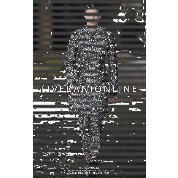 (130617) -- LONDON, June 17, 2013 () -- A model displays a creation during SS14 Alexander McQueen Menswear show at the Coal Drops, King\'s Cross in London, Britain on June 17, 2013. (/Wang Lili) ©Photoshot/AGENZIA ALDO LIVERANI SAS-ITALY ONLY - EDITORIAL USE ONLY