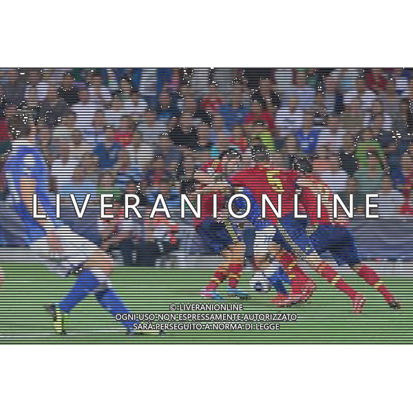 (130619) -- JERUSALEM, June 19, 2013 () -- Lorenzo Insigne (3rd R) of Italy fights for the ball during the UEFA European Under-21 Championship final against Spain at Jerusalem\'s Teddy Stadium on June 18, 2013. Spain beated Italy 4-2 to retain their UEFA European U21 Championship title in Jerusalem on Tuesday. (/Yin Dongxun) ©Photoshot/AGENZIA ALDO LIVERANI SAS-ITALY ONLY - EDITORIAL USE ONLY