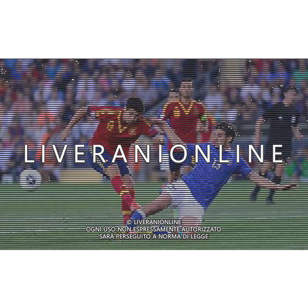 (130619) -- JERUSALEM, June 19, 2013 () -- Alvaro Morata (L) of Spain vies with Matteo Bianchetti of Italy during the UEFA European Under-21 Championship final at Jerusalem\'s Teddy Stadium on June 18, 2013. Spain beated Italy 4-2 to retain their UEFA European U21 Championship title in Jerusalem on Tuesday. (/Yin Dongxun) ©Photoshot/AGENZIA ALDO LIVERANI SAS-ITALY ONLY - EDITORIAL USE ONLY