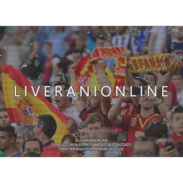 (130619) -- JERUSALEM, June 19, 2013 () -- Fans of Spain cheer for their team during the UEFA European Under-21 Championship final against Italy at Jerusalem\'s Teddy Stadium on June 18, 2013. Spain beated Italy 4-2 to retain their UEFA European U21 Championship title in Jerusalem on Tuesday. (/Yin Dongxun) ©Photoshot/AGENZIA ALDO LIVERANI SAS-ITALY ONLY - EDITORIAL USE ONLY
