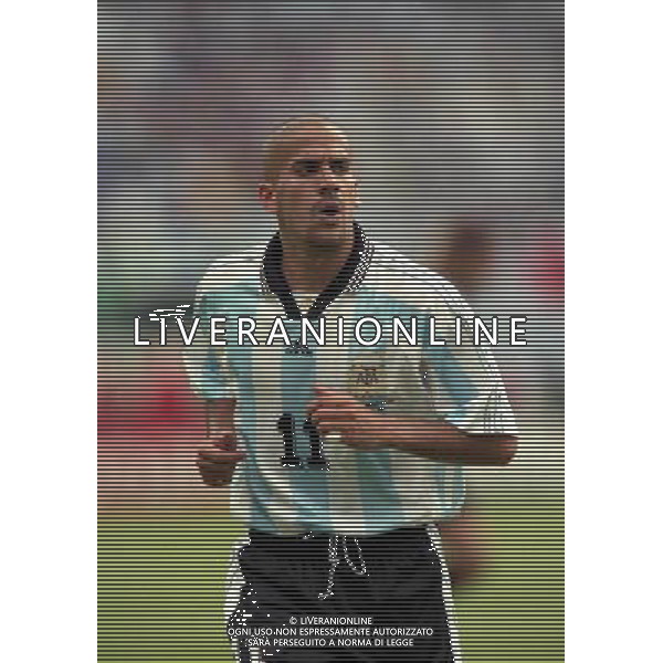 14 June 1998-14:30-Toulouse / Stade Municipal ARGENTINA-GIAPPONE CAMPIONATO DEL MONDO FRANCIA 98 NELLA FOTO Juan VERON AG ALDO LIVERANI S A S