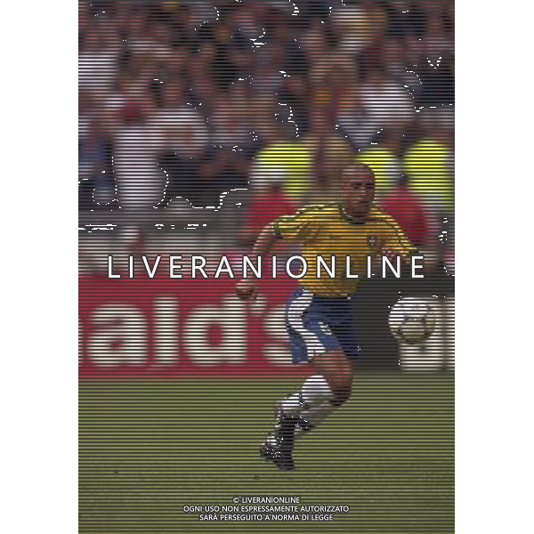 CAMPIONATO DEL MONDO FRANCIA 98 BRASILE-SCOZIA 10-06-1998 NELLA FOTO ROBERTO CARLOS AG ALDO LIVERANI S A S