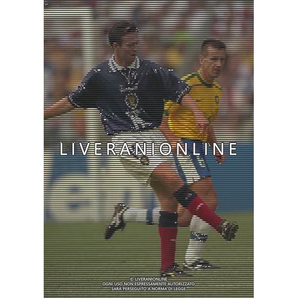 CAMPIONATO DEL MONDO FRANCIA 98 BRASILE-SCOZIA 10-06-1998 NELLA FOTO Paul LAMBERT AG ALDO LIVERANI S A S