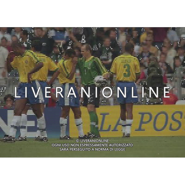 CAMPIONATO DEL MONDO FRANCIA 98 BRASILE-SCOZIA 10-06-1998 NELLA FOTO CLAUDIO TAFFAREL-MARCOS CAFU AG ALDO LIVERANI S A S