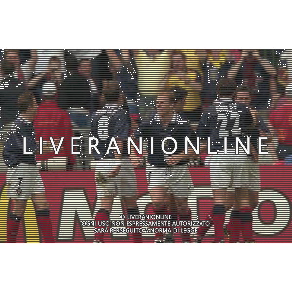 CAMPIONATO DEL MONDO FRANCIA 98 BRASILE-SCOZIA 10-06-1998 NELLA FOTO ABBRACCI SCOZIA AG ALDO LIVERANI S A S