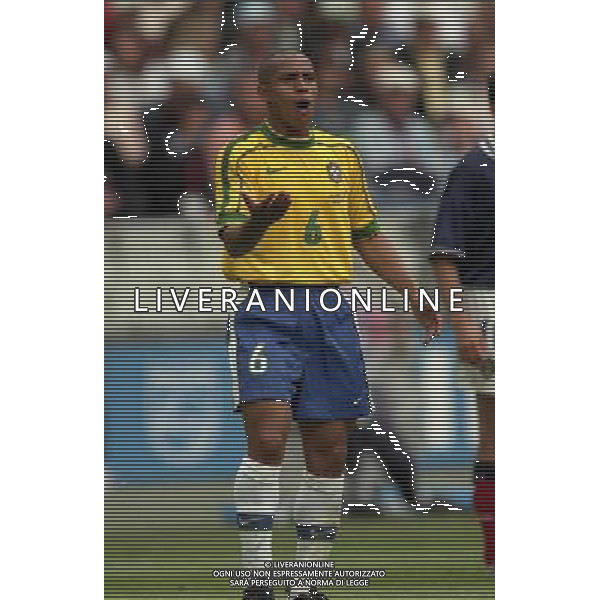 CAMPIONATO DEL MONDO FRANCIA 98 BRASILE-SCOZIA 10-06-1998 NELLA FOTO ROBERTO CARLOS AG ALDO LIVERANI S A S