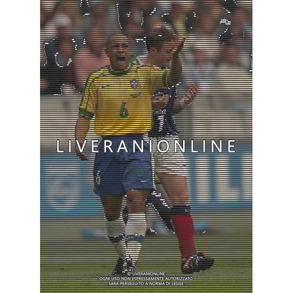 CAMPIONATO DEL MONDO FRANCIA 98 BRASILE-SCOZIA 10-06-1998 NELLA FOTO ROBERTO CARLOS AG ALDO LIVERANI S A S