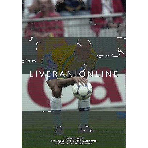 CAMPIONATO DEL MONDO FRANCIA 98 BRASILE-SCOZIA 10-06-1998 NELLA FOTO ROBERTO CARLOS AG ALDO LIVERANI S A S