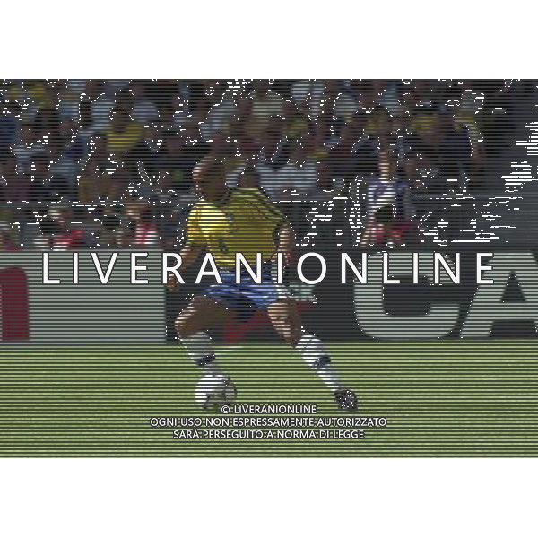 CAMPIONATO DEL MONDO FRANCIA 98 BRASILE-SCOZIA 10-06-1998 NELLA FOTO ROBERTO CARLOS AG ALDO LIVERANI S A S